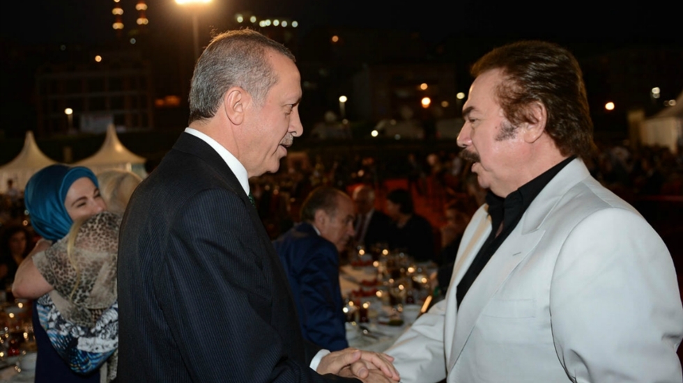 Orhan Gencebay ve H&uuml;lya Ko&ccedil;yiğit K&uuml;lt&uuml;r Kurulu&rsquo;nda