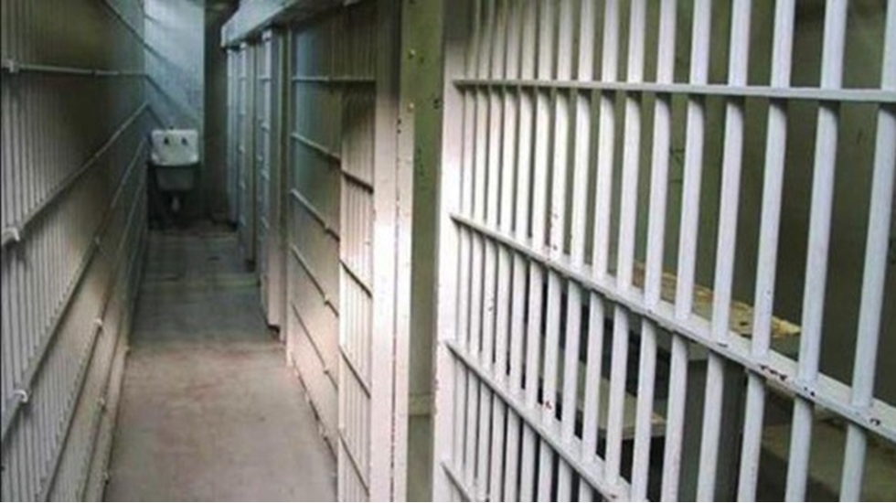 Tekin: AKP&rsquo;nin tasarruf etmediği iki şey; Kendi konforları ve cezaevi inşaatları