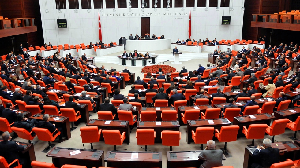Bir&ccedil;ok milletvekilinin katılmadığı toplntıda Bazı Kanunlarda Değişiklik Yapılmasına Dair Yasa &ouml;nerisi, TBMM&rsquo;de kabul edildi