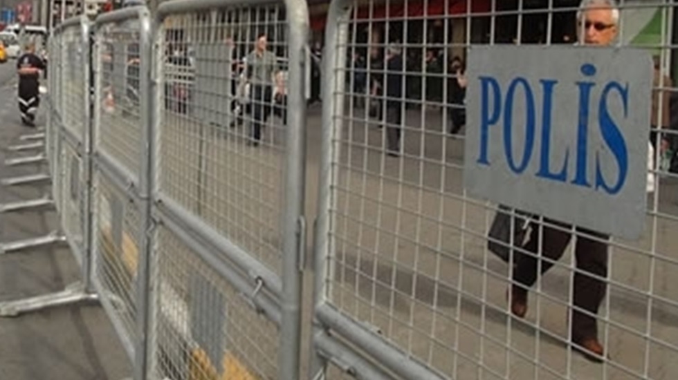 Taksim'de yurttaşa bariyer!