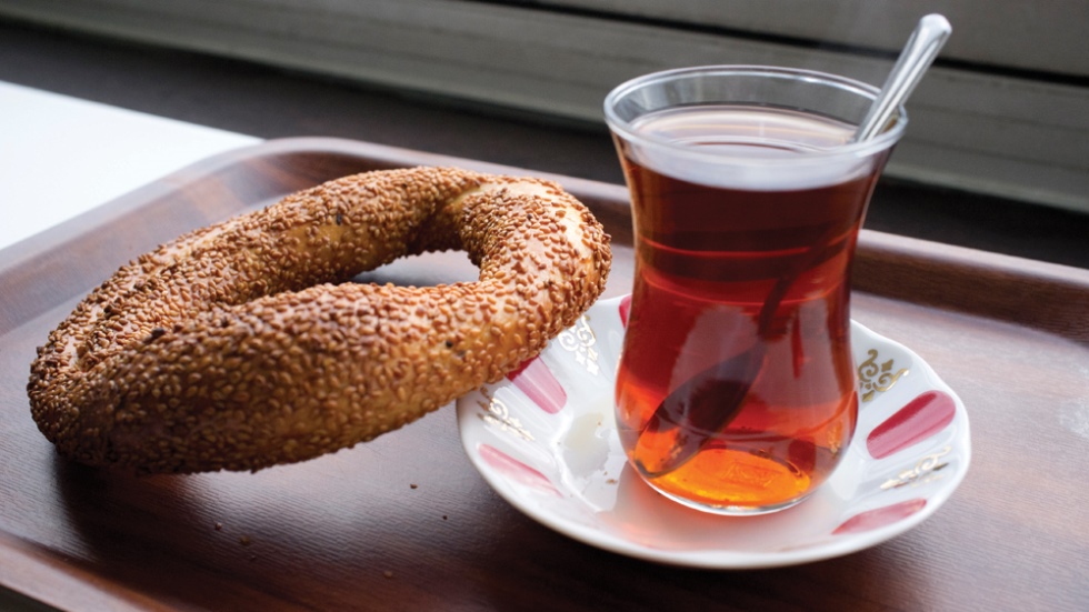 &Ccedil;ay simit hesabı yaparak iktidara gelenler gen&ccedil;lere &ccedil;ay simidi &ccedil;ok g&ouml;r&uuml;yor!