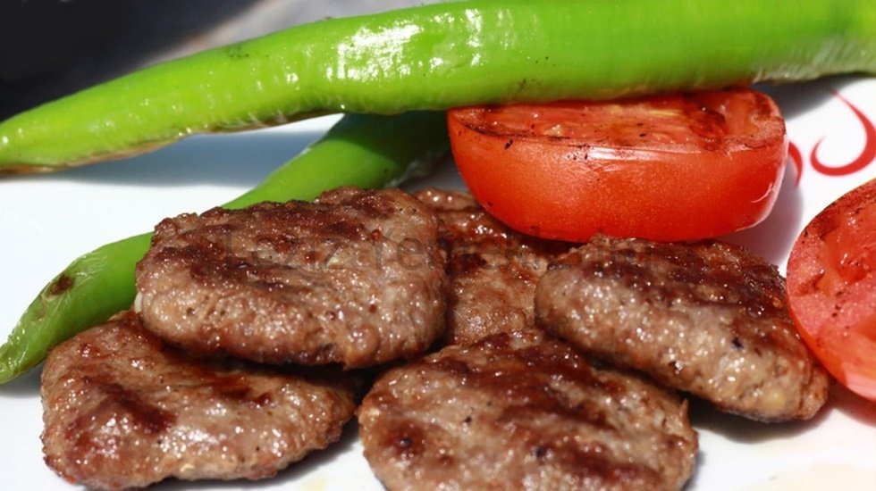 Domuz eti tespit edilen &uuml;nl&uuml; zincir k&ouml;ftecinin ismi belli oldu