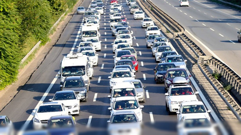 Eyvah! Tatilciler d&ouml;n&uuml;yor... O illerde trafik &ccedil;ilesi başladı