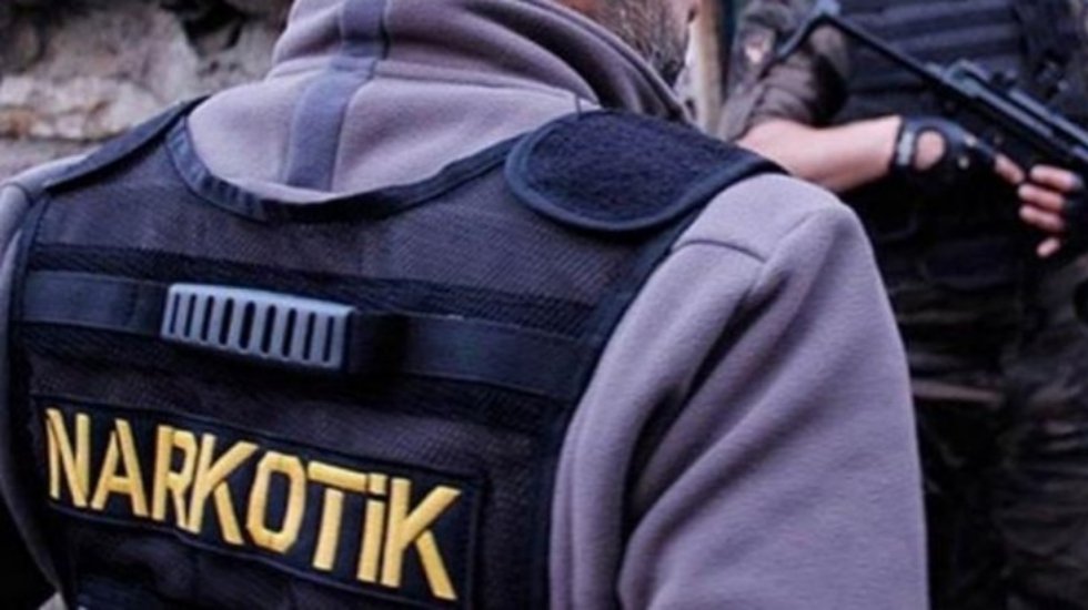 Bakan Yerlikaya duyurdu: İstanbul&rsquo;da 8 farklı adrese operasyon d&uuml;zenlendi.