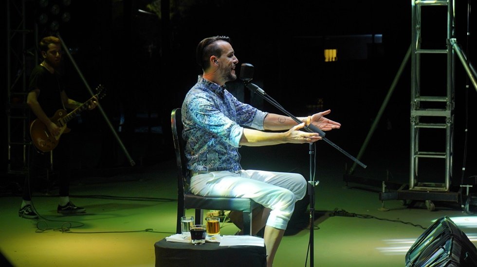 Sanat&ccedil;ılardan Cem Adrian&rsquo;a destek&hellip; &ldquo;Şiddetin karşısında, Adrian&rsquo;ın yanındayız&rdquo;