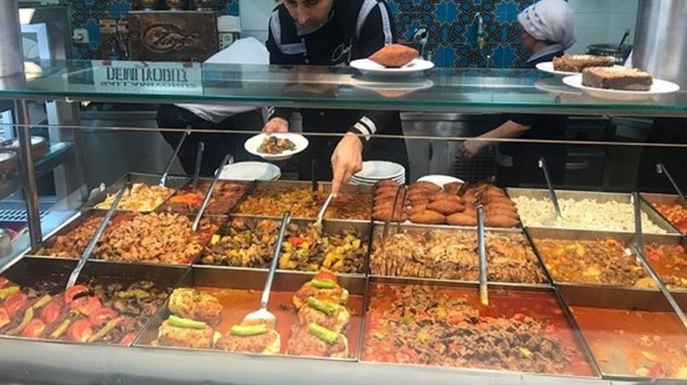 Ramazan nedeni ile &ouml;ğle yemeği &ccedil;ıkarmayı durdurdu!