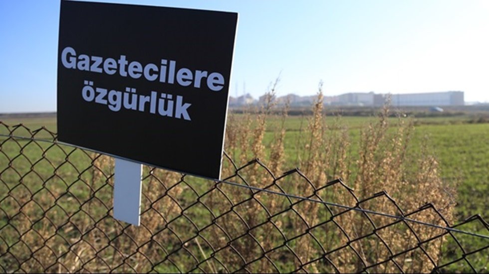 Ekmen: &ldquo;Gazeteciliğin kriminalize edilmesi kabul edilemez&rdquo;