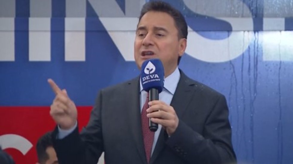 Babacan: Bir yılda 300 binin &uuml;zerinde konut s&ouml;z&uuml; vermek insanları aldatmak oluyor.