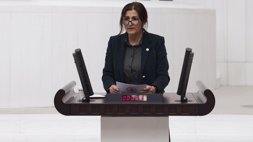 T&uuml;rkan El&ccedil;i: Kutsal ailelerde &ouml;nce kadınlar ve &ccedil;ocuklar katledilir