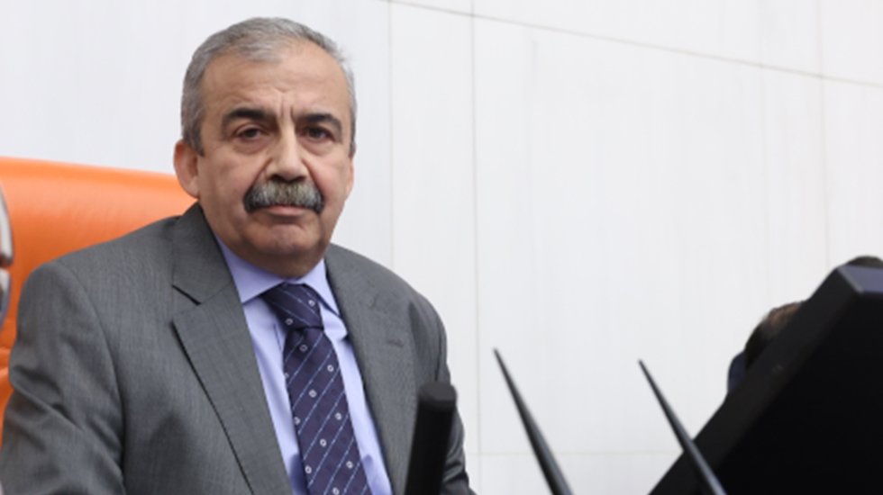 Sırrı S&uuml;reyya &Ouml;nder: &lsquo;Şerefim &uuml;zerine s&ouml;yl&uuml;yorum bu s&uuml;recin hi&ccedil;bir şartı yok&rsquo;