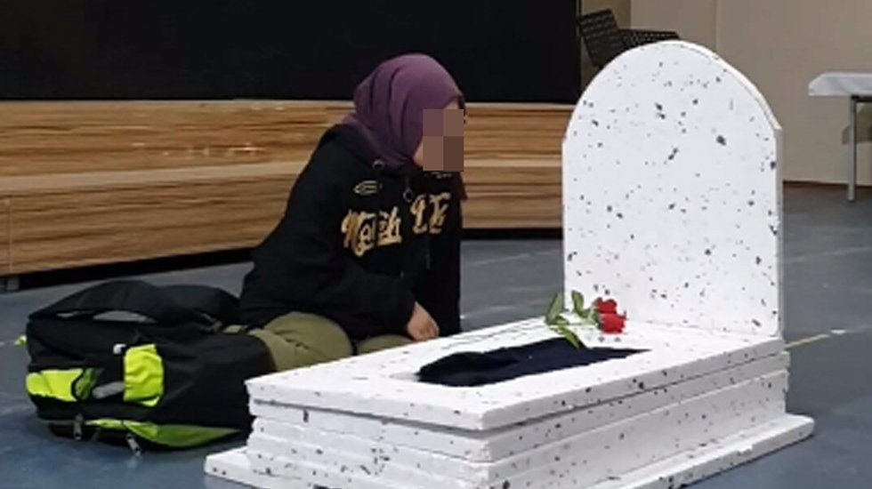 Eğitimcilere sosyal medyada paylaşmamaları y&ouml;n&uuml;nde uyarı...