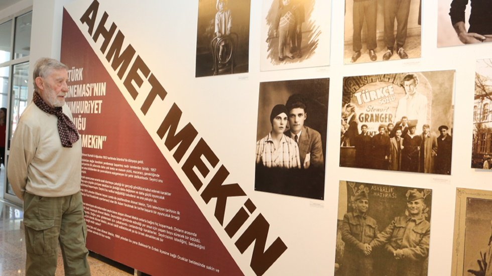 92 yaşındaki Usta Oyuncu Ahmet Mekin, K&uuml;&ccedil;&uuml;k&ccedil;ekmece&rsquo;de