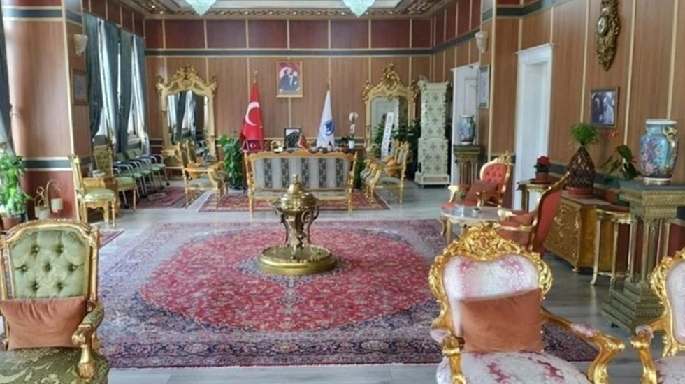 Belediye başkanından &lsquo;l&uuml;ks makam odası&rsquo; a&ccedil;ıklaması&hellip;
