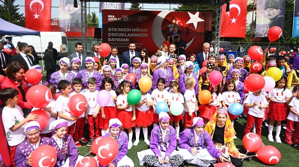 Beşiktaş&rsquo;ta 23 Nisan Ulusal Egemenlik ve &Ccedil;ocuk Bayramı coşkusu...