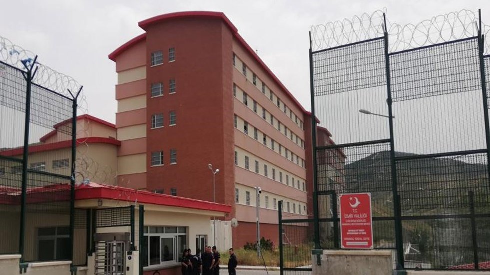 CHP Geri G&ouml;nderme Merkezi&rsquo;ndeki g&ouml;&ccedil;menlere işkence iddialarını g&uuml;ndeme getirdi!