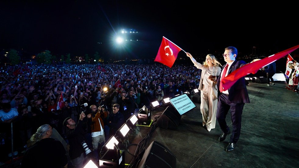 İmamoğlu: "Hi&ccedil; kimseye &ccedil;ocuklarımızın, gen&ccedil;lerimizin hakkını yedirmeyeceğiz"