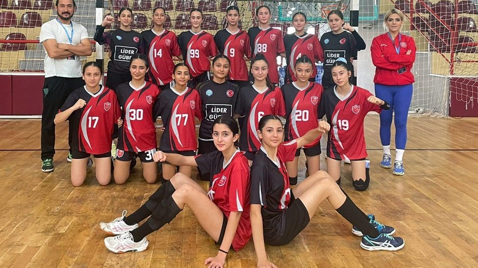 Kepez&rsquo;in hentbolcuları grup birincisi olarak finallere gidiyor