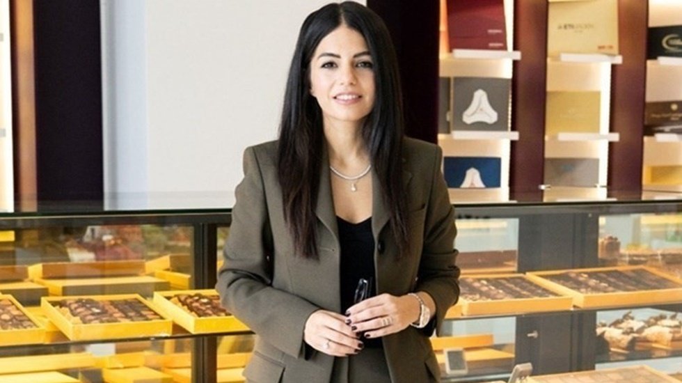 'K&uuml;fl&uuml; &ccedil;ikolata' paylaşımı ile g&uuml;ndeme gelen CEO hakkında 'y&uuml;ksek lisans' tartışması