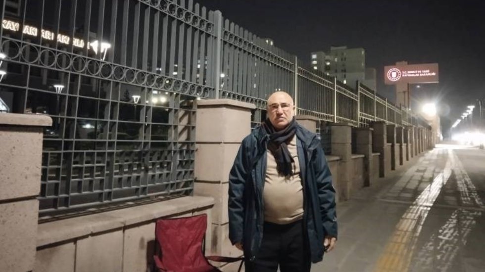 Mahmut Tanal, Şanlıurfa ve Mardin'deki elektrik kesintilerine tepki olarak oturma eylemine başladı