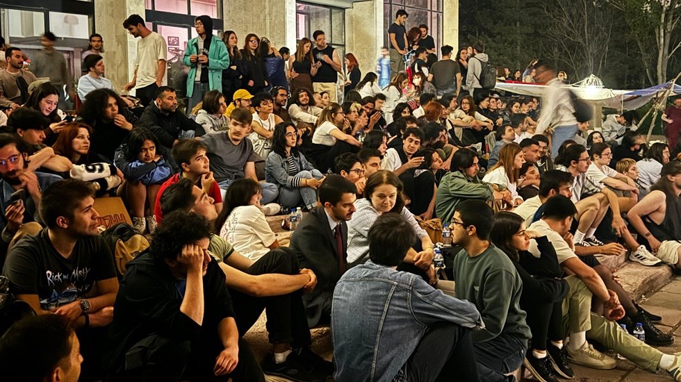 ODT&Uuml;&rsquo;l&uuml;ler &ldquo;&lsquo;Devrim&rsquo;i alana kadar buradayız&rdquo;