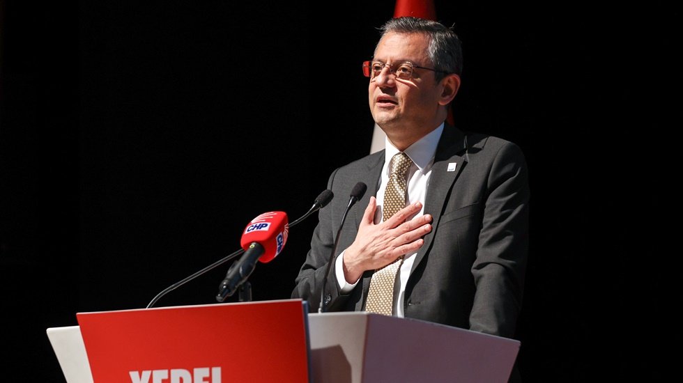 &Ouml;zg&uuml;r &Ouml;zel'den Anneler G&uuml;n&uuml; Mesajı