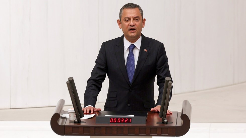 &Ouml;zg&uuml;r &Ouml;zel TBMM'de: &ldquo;T&uuml;rkiye&rsquo;nin birinci partisi CHP&rsquo;nin Genel Başkanı olarak sizlere hitap etmekten onur duyuyorum&rdquo;