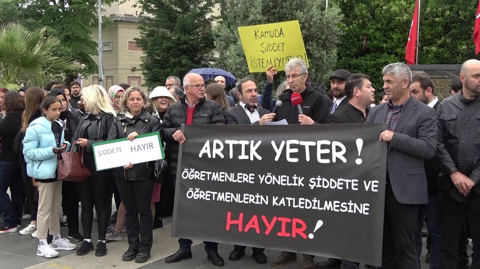 &Ouml;ğretmenler Şile ve Ağva Meydanı&rsquo;nda eğitimde şiddete hayır dediler&hellip;.