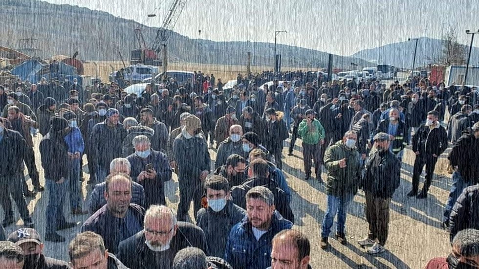 AKP&rsquo;li m&uuml;teahhidin g&ouml;z&uuml; iş&ccedil;inin cebinde&hellip;