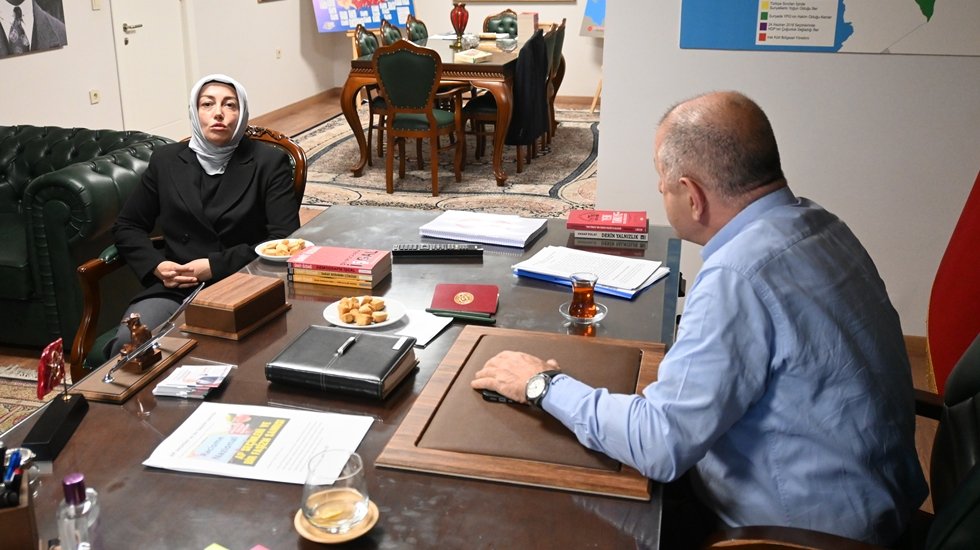 Ayşe Ateş'ten Zafer Partisi lideri &Uuml;mit &Ouml;zdağ'a ziyaret&hellip;