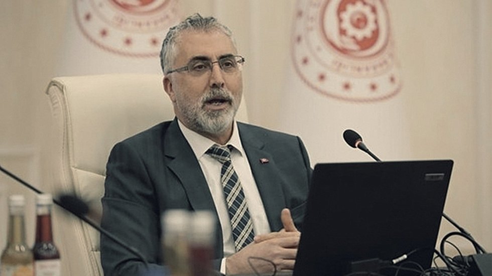 CHP'den Bakan Işıkhan&rsquo;a can alıcı soru: &ldquo;&Ccedil;alışma Bakanlığı&rsquo;nın en mahrem bilgilerine nasıl ulaşabiliyorlar?&rdquo;