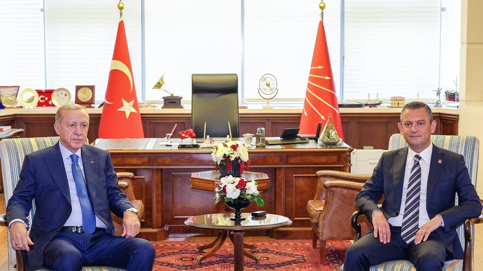 CHP&rsquo;ye 18 yıl sonra ziyaret eden Erdoğan ile &Ouml;zel&rsquo;den 1,5 saat g&ouml;r&uuml;şt&uuml;...