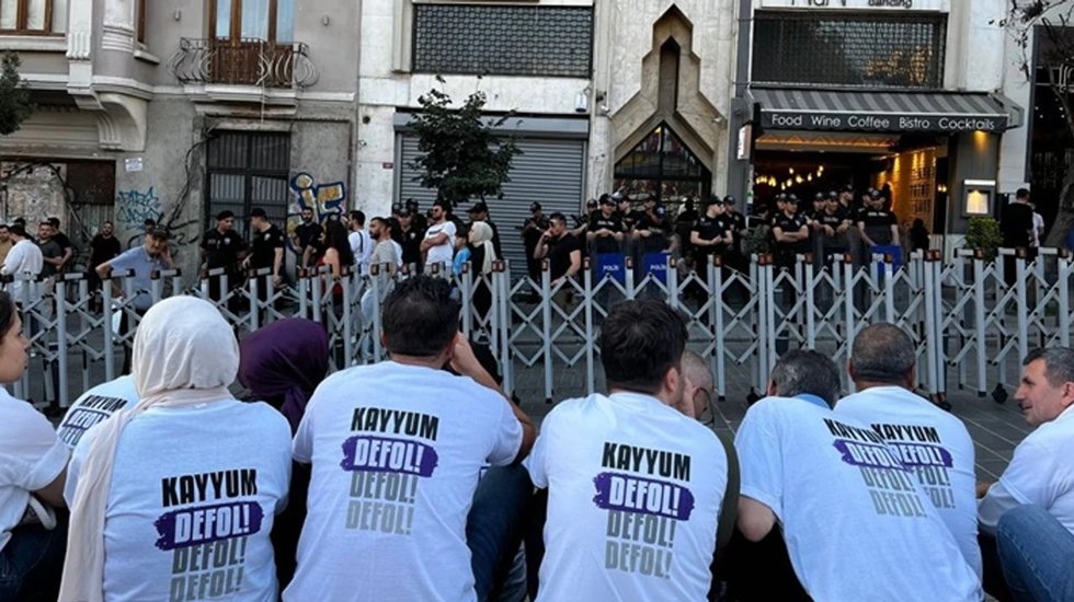 Hakkari Belediyesi&rsquo;ne kayyum atanması İstanbul&rsquo;da protesto edildi