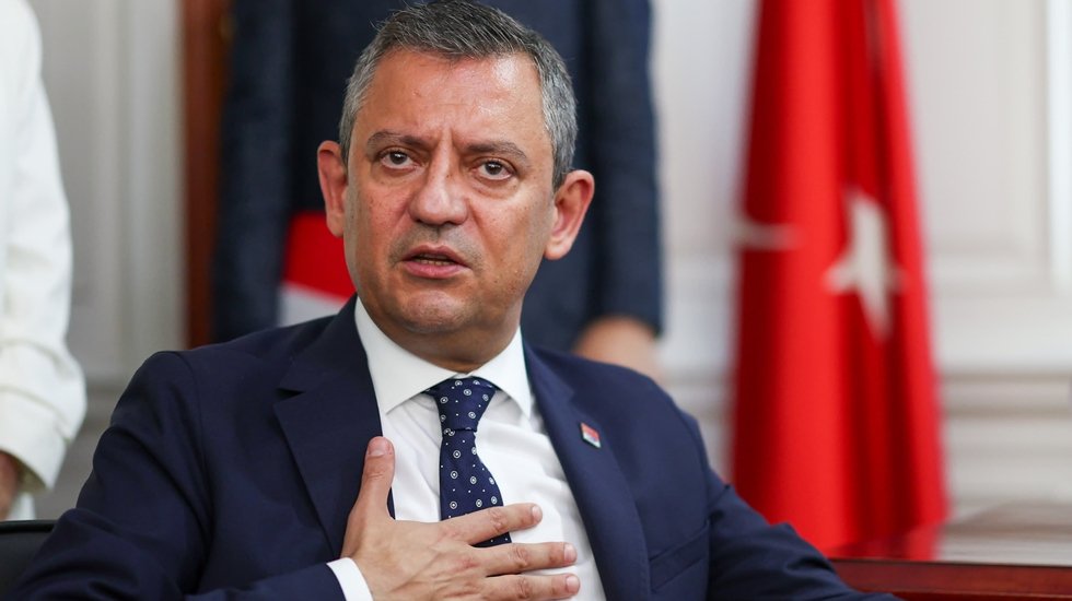 &Ouml;zg&uuml;r &Ouml;zel: Değişenle değişmeyen varsa değişen kazanır