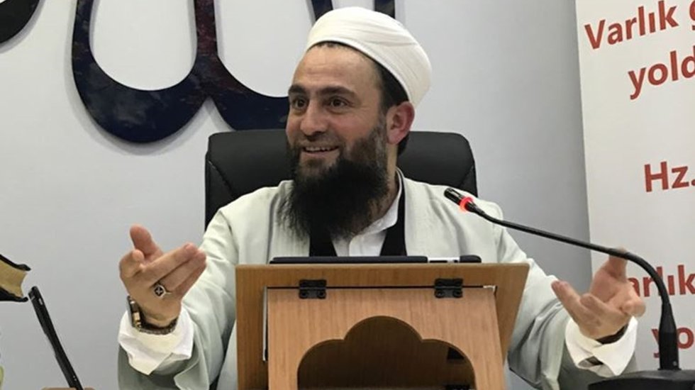 Cumhuriyet ve laiklik karşıtı a&ccedil;ıklamalarıyla tanına hocadan trafik cezasından ka&ccedil;ma &lsquo;tavsiyesi&rsquo;!