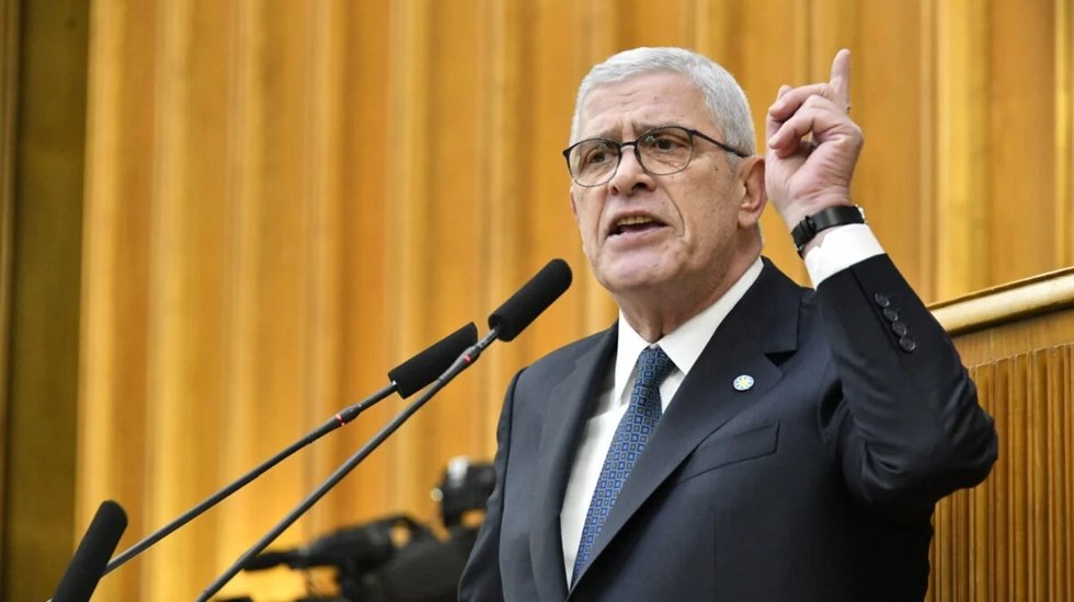 Dervişoğlu'ndan k&uuml;rs&uuml;de 'Defolun gidin' &ccedil;ıkışı&hellip;