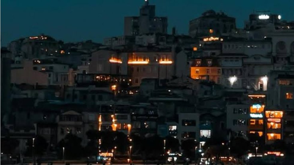 Ekonomik zorluklarla boğuşan vatandaş  ışık yakıp kapatma eylemine katıldı