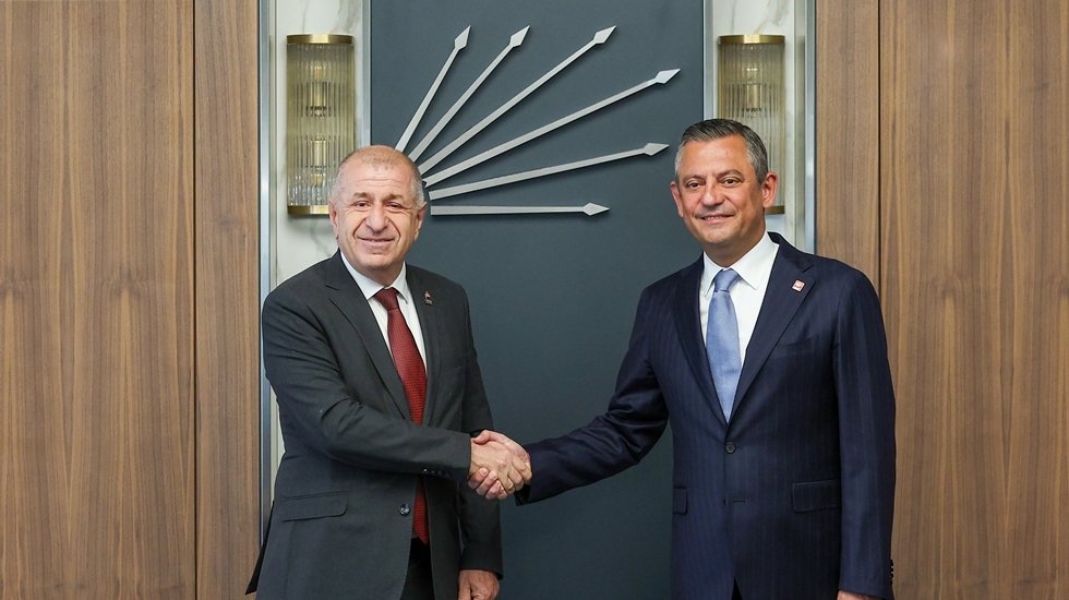 İki Genel Başkandan 'bozkurt' işareti a&ccedil;ıklaması!