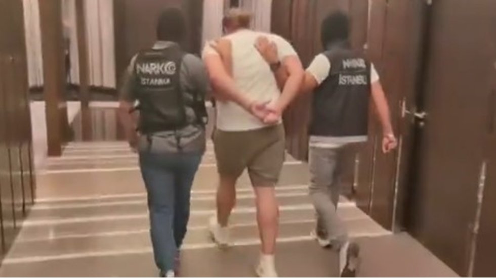 Kırmızı b&uuml;lten ile aranan 3 kişi yakalandı!