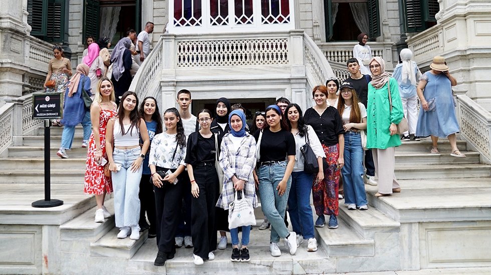 K&uuml;&ccedil;&uuml;k&ccedil;ekmeceli gen&ccedil;ler İstanbul&rsquo;u &uuml;cretsiz geziyor