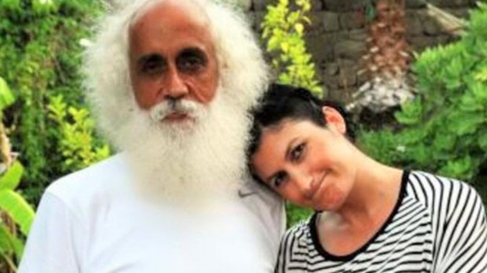 Suavi&rsquo;nin eşi havalimanında g&ouml;zaltına alındı