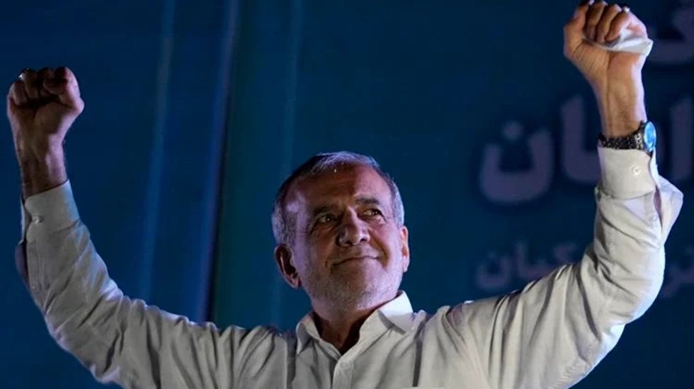 Yeni se&ccedil;ilen İran Cumhurbaşkanı T&uuml;rk m&uuml;s&uuml;n&uuml;z sorusuna ne yanıt verdi?
