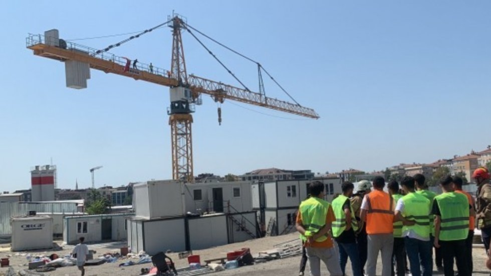 4 aydır metro inşaatında &ccedil;alışan iş&ccedil;ilere maaş &ouml;demeyen şirket şimdi de sularını kesti...