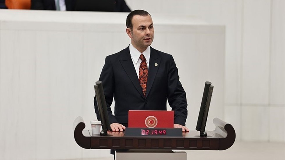 AKP&rsquo;nin ilk &lsquo;transferi&rsquo; İzsiz: &lsquo;Yuvama d&ouml;n&uuml;yorum&rsquo;