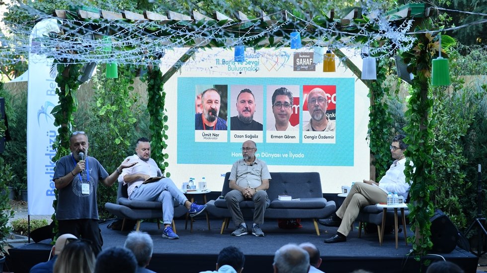 Beylikd&uuml;z&uuml; Sahaf S&ouml;yleşilerinde Homeros ve İlyada konuşuldu