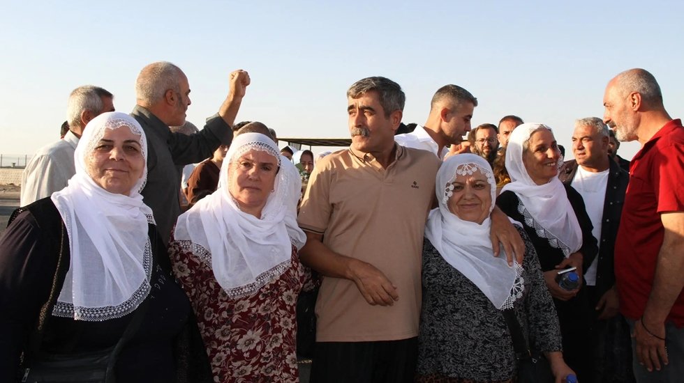 DEM Parti Selahattin Gen&ccedil;'i ziyaret etti