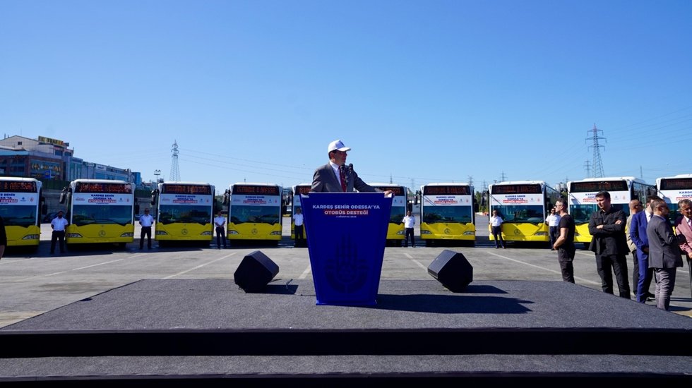 İBB&rsquo;nin bağışladığı otob&uuml;sler Odessa&rsquo;ya doğru yola &ccedil;ıktı