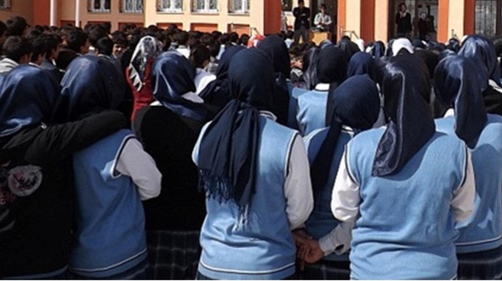 O m&uuml;d&uuml;r&uuml;n şimdi de kadınlara hakaret ettiği iddia edildi