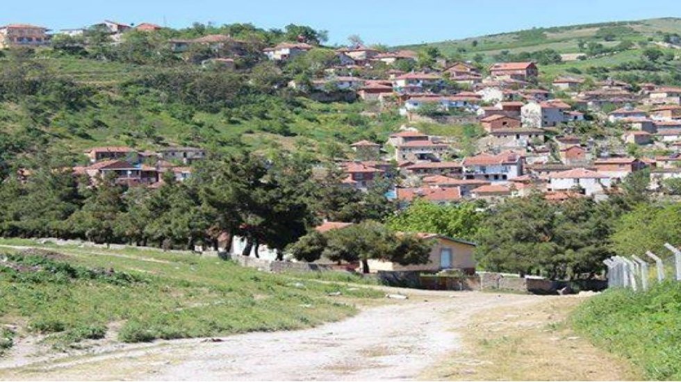 Vatandaş, 5 yıl o k&ouml;yde ikamet zorunluluğu nedeniyle k&ouml;ylerine ev yapamamaktan şikayet&ccedil;i...