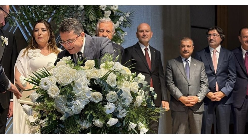 BDDK m&uuml;d&uuml;r&uuml;n&uuml;n d&uuml;ğ&uuml;n&uuml;nde bankalardan takı yağdı!