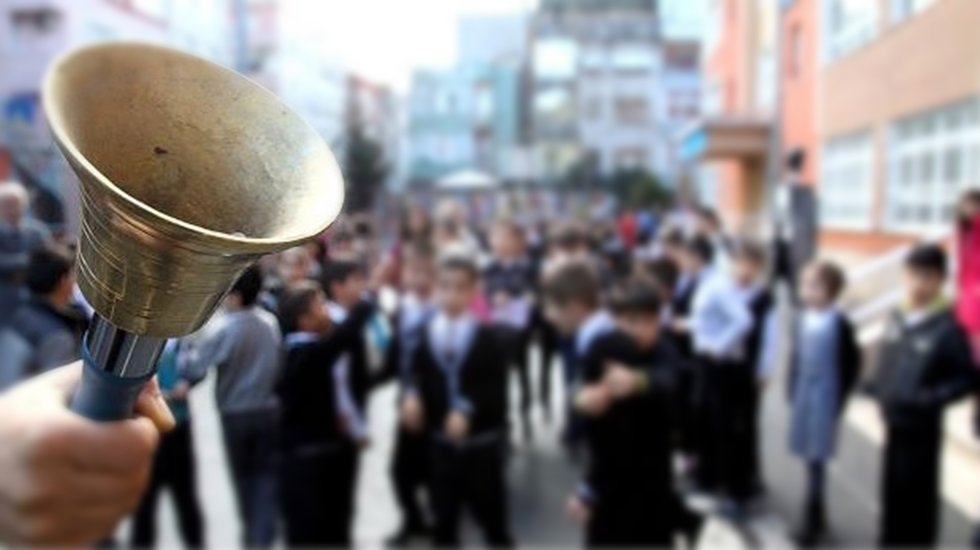 CHP'li &Ouml;zkan: Birisi Milli Eğitim Bakanına okulların a&ccedil;ıldığını s&ouml;ylesin&hellip; Hala haberi yok!